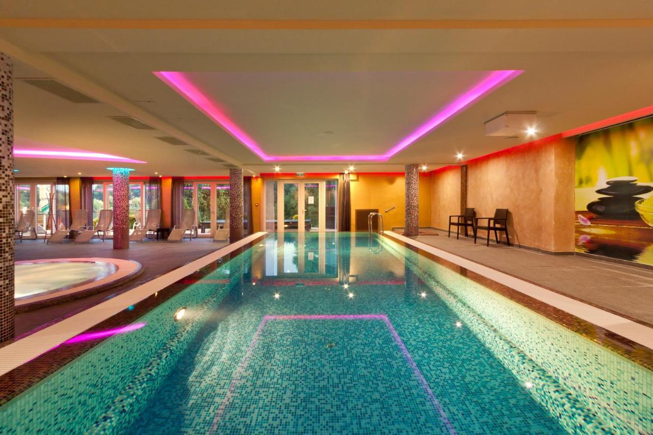 To Wellness Hotel Банк Екстер'єр фото