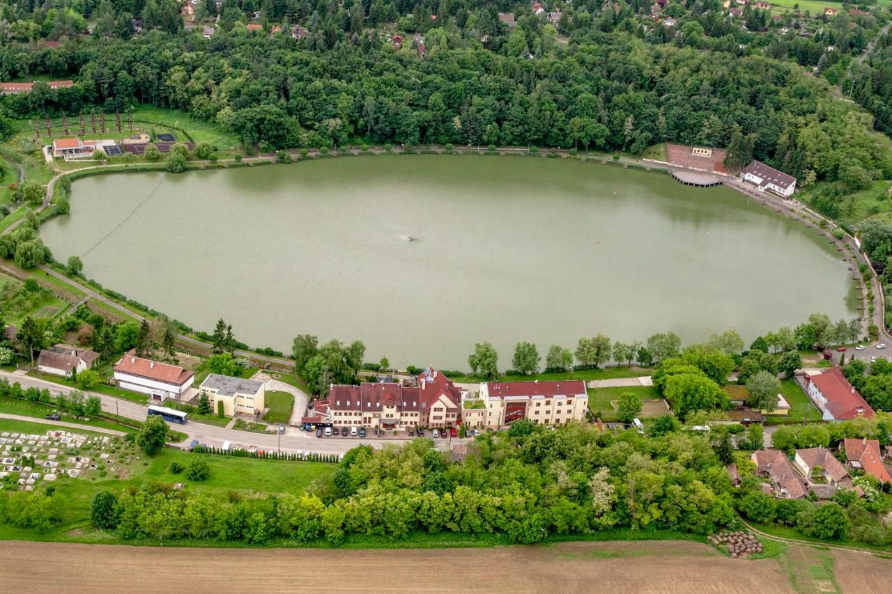 To Wellness Hotel Банк Екстер'єр фото